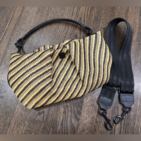 THINK ROYLN • Savannah Woven Design Raffia Top Handle Crossbody Bag Purse 3ways - Picture 9 of 11